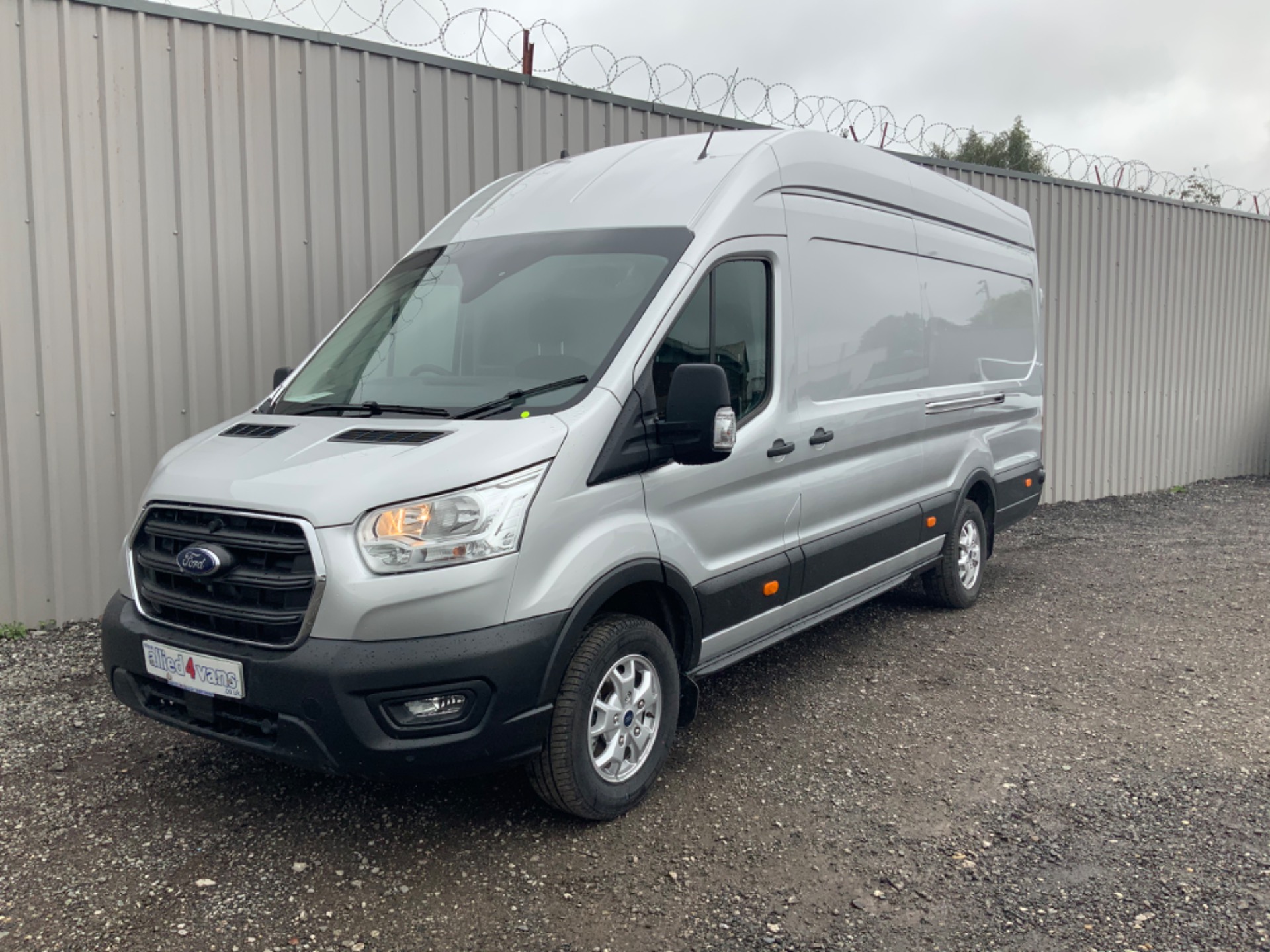 Used FORD TRANSIT 350 170 BHP TREND XLWB JUMBO PANEL VAN ECOBLUE ** MASSIVE SPEC ** ALLOYS * NAV
