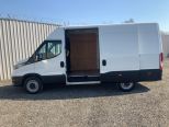 IVECO DAILY IVECO DAILY 35S14 2.3D HPI 140BHP MWB ** HIGH ROOF ** AIR CON ** CRUISE CONTROL ** REAR WHEEL DRIVE ** - 3370 - 6
